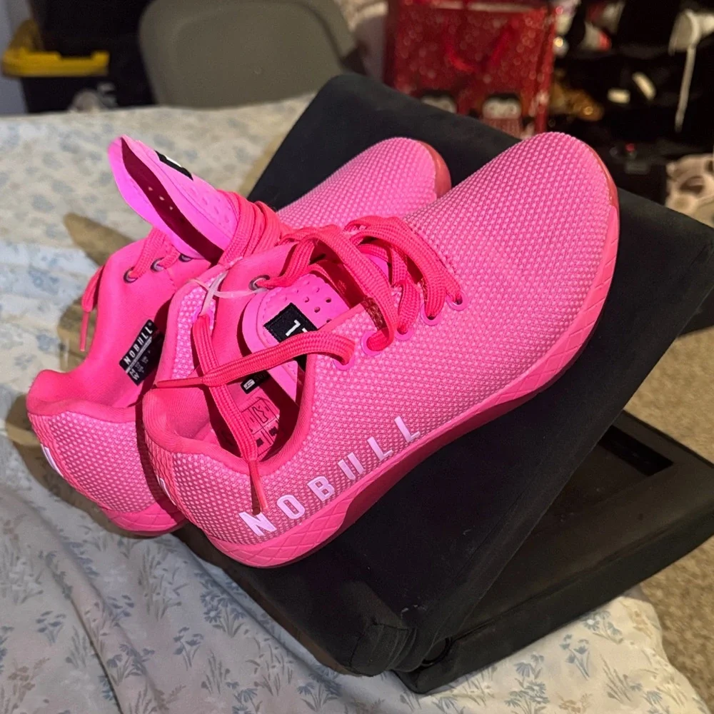 New whitout box 
NOBULL Neon Pink Athletic Shoes - Picture 4 of 7
